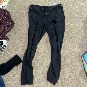 Black holed jeans